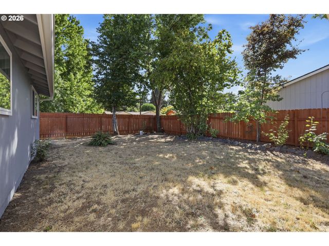 1390 BUCK St, Eugene, OR 97402
