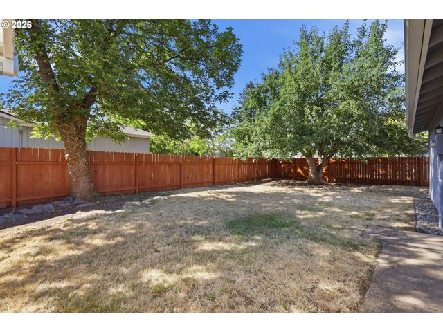 1390 BUCK St, Eugene, OR 97402