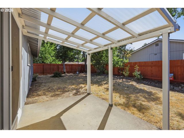 1390 BUCK St, Eugene, OR 97402