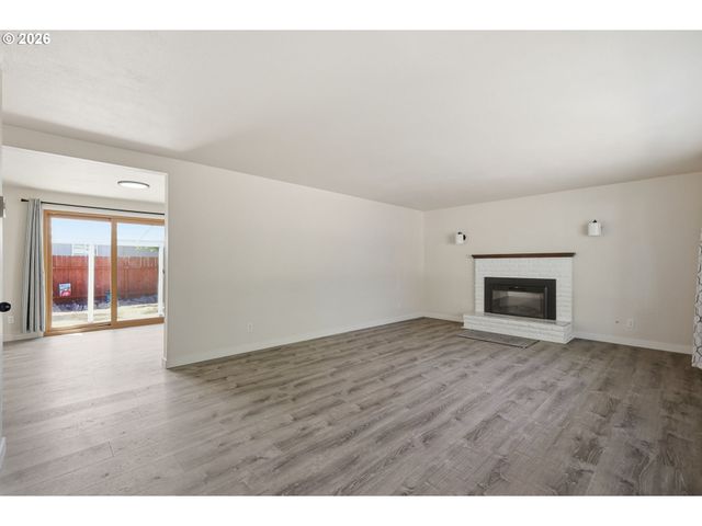 1390 BUCK St, Eugene, OR 97402