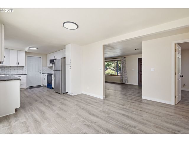 1390 BUCK St, Eugene, OR 97402