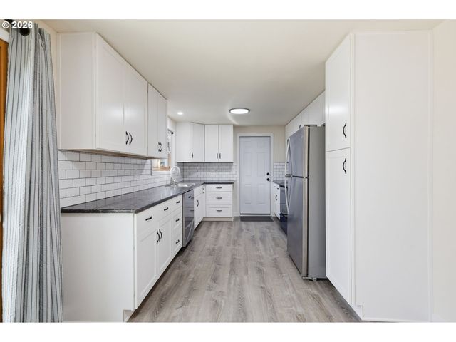 1390 BUCK St, Eugene, OR 97402