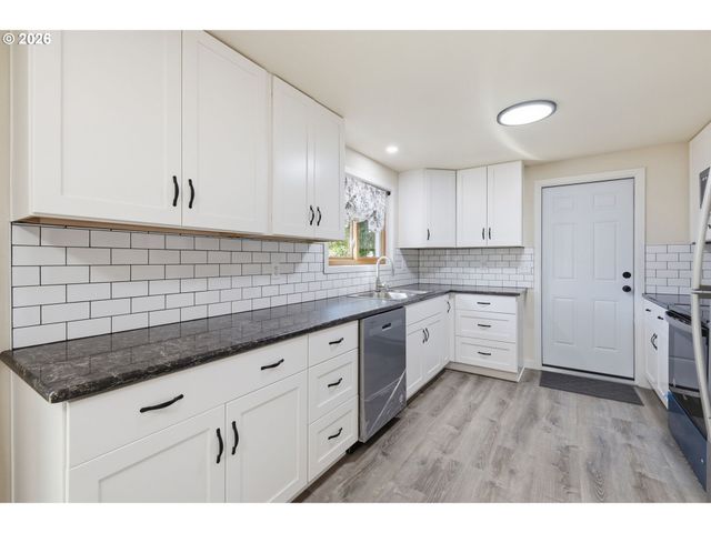1390 BUCK St, Eugene, OR 97402