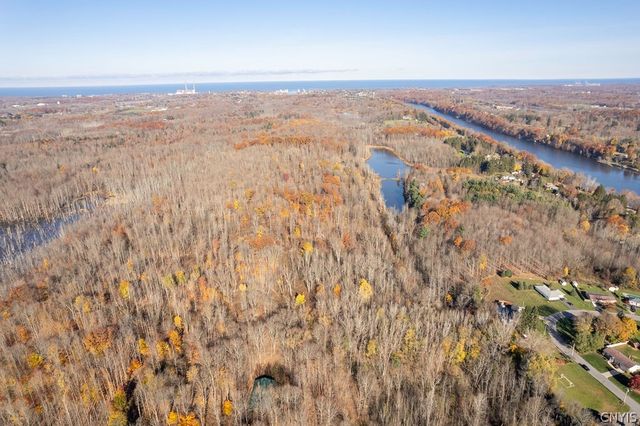 60 Ridgeway Sites Avenue, Minetto, NY 13115