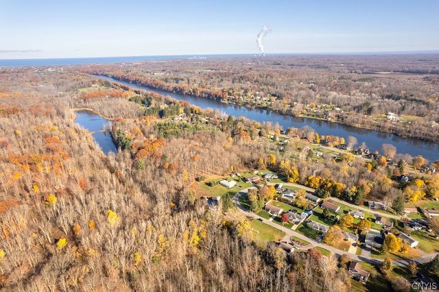60 Ridgeway Sites Avenue, Minetto, NY 13115