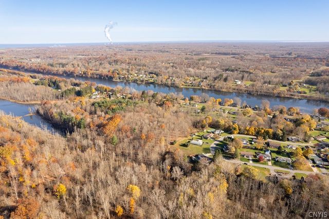60 Ridgeway Sites Avenue, Minetto, NY 13115