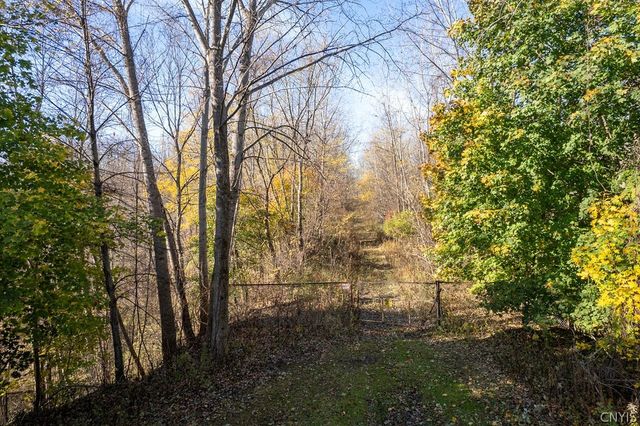 60 Ridgeway Sites Avenue, Minetto, NY 13115
