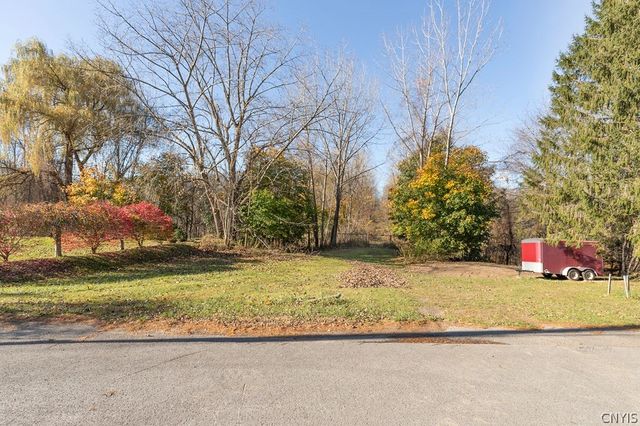 60 Ridgeway Sites Avenue, Minetto, NY 13115