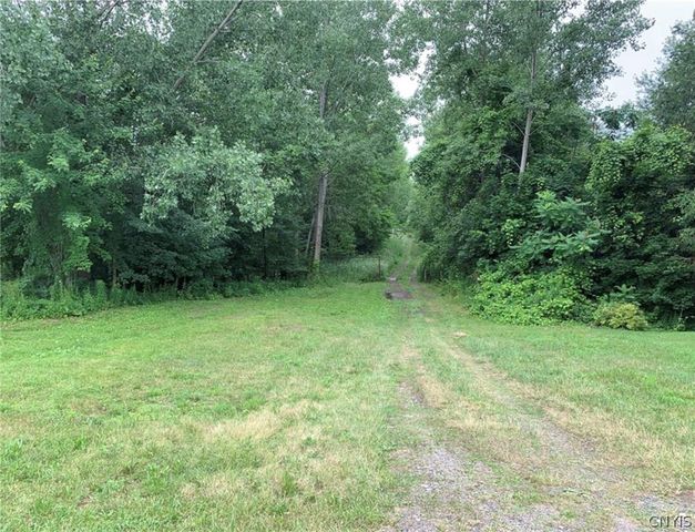 60 Ridgeway Sites Avenue, Minetto, NY 13115