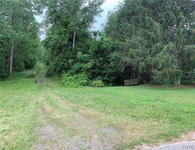 60 Ridgeway Sites Avenue, Minetto, NY 13115