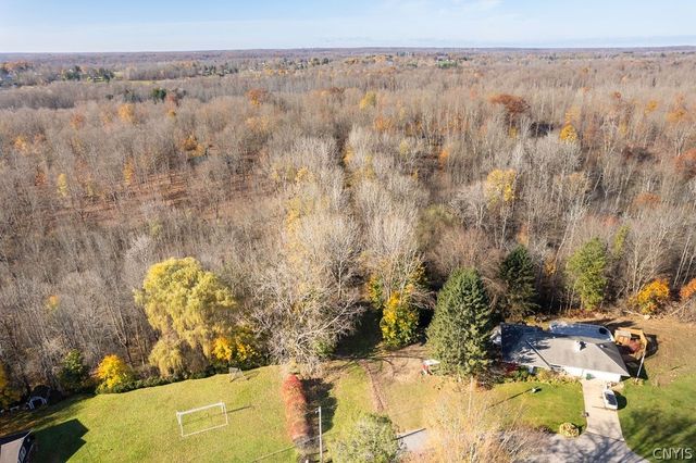 60 Ridgeway Sites Avenue, Minetto, NY 13115