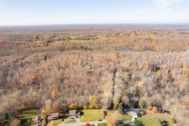 60 Ridgeway Sites Avenue, Minetto, NY 13115