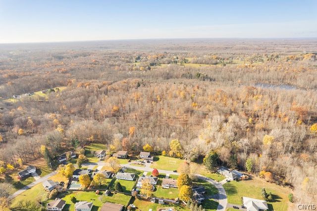 60 Ridgeway Sites Avenue, Minetto, NY 13115