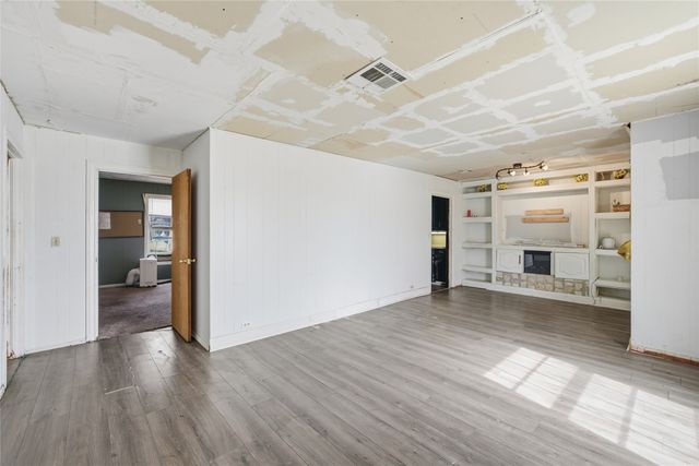 1109 E Mclennan Avenue, Mart, TX 76664