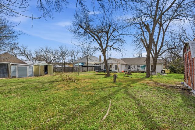 1109 E Mclennan Avenue, Mart, TX 76664