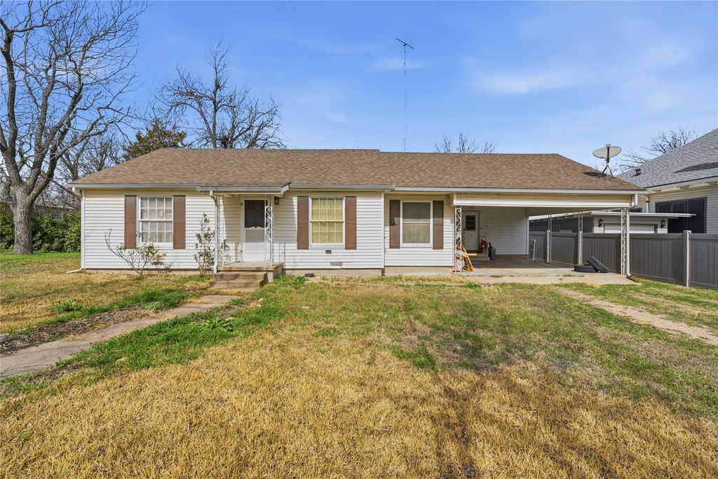 1109 E Mclennan Avenue, Mart, TX 76664