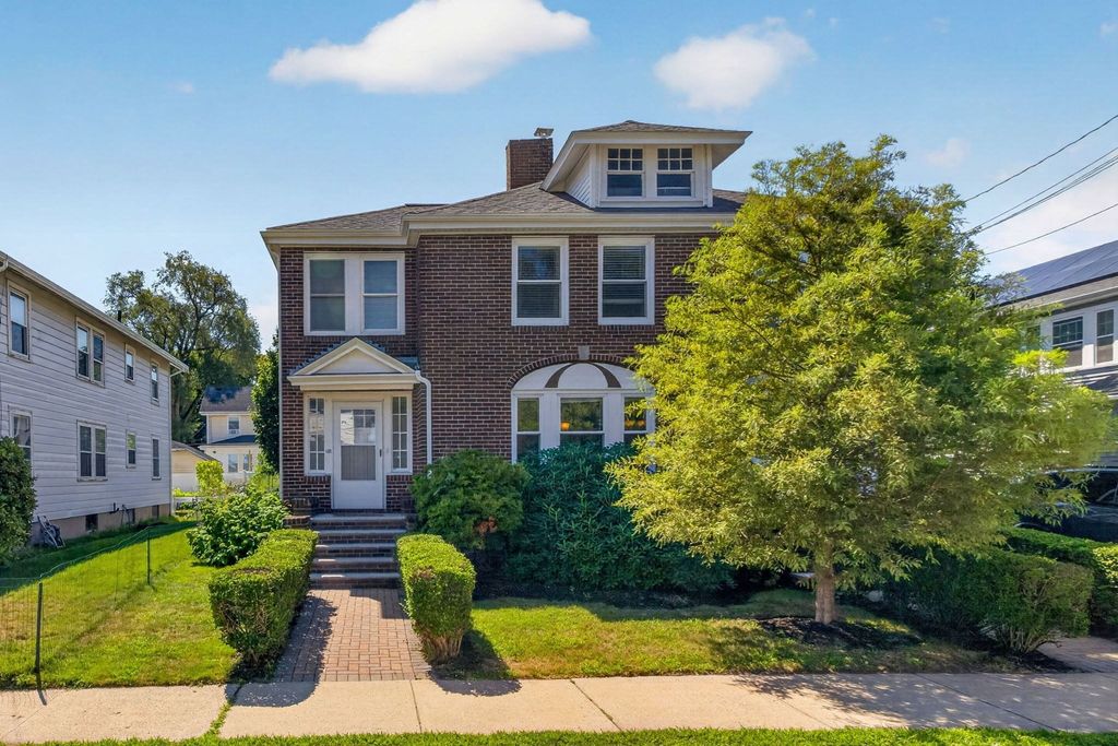 99 Russel 1, Quincy, MA 02171