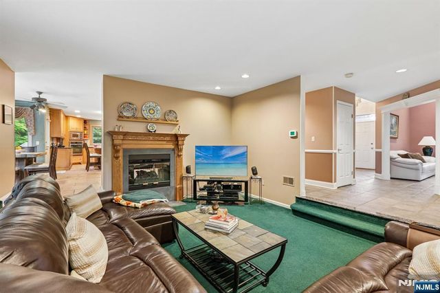 128 Rutherford Road, Mahwah, NJ 07430
