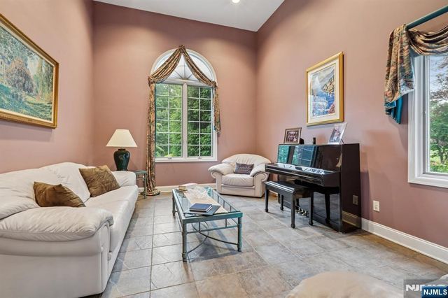 128 Rutherford Road, Mahwah, NJ 07430