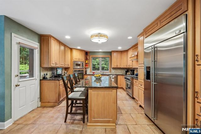 128 Rutherford Road, Mahwah, NJ 07430