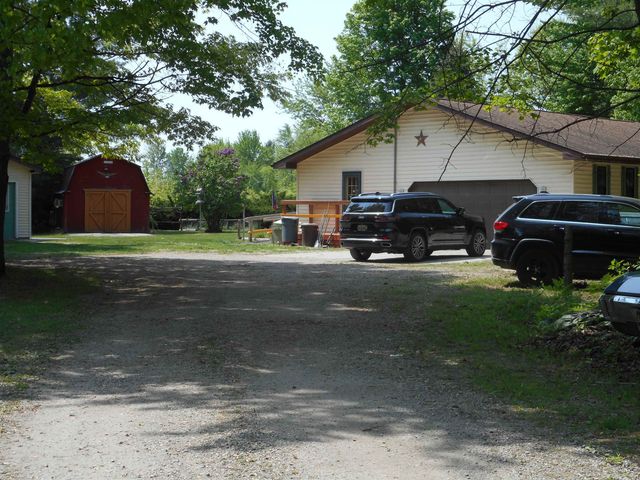 2575 W Huron Road, Standish, MI 48658