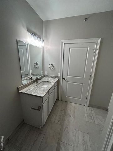 39168 Hayes Road, Clinton Township, MI 48038