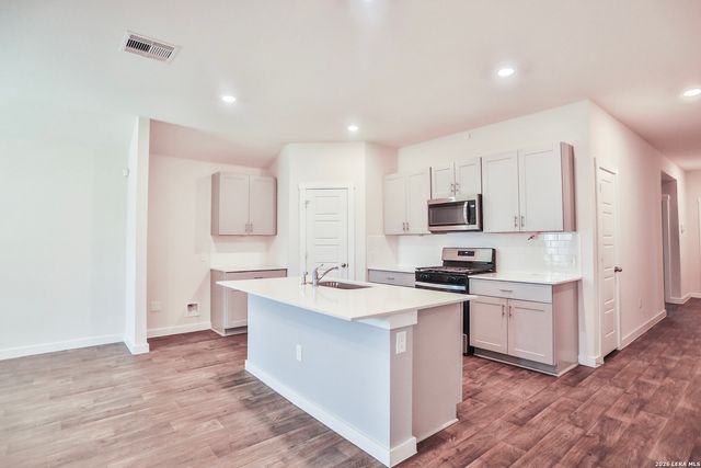 121 NETHERLAND ST, San Marcos, TX 78666