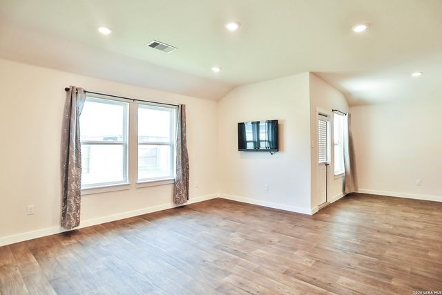 121 NETHERLAND ST, San Marcos, TX 78666
