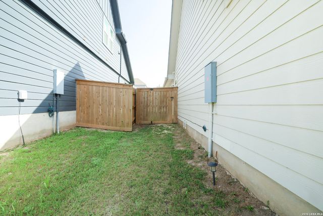 121 NETHERLAND ST, San Marcos, TX 78666