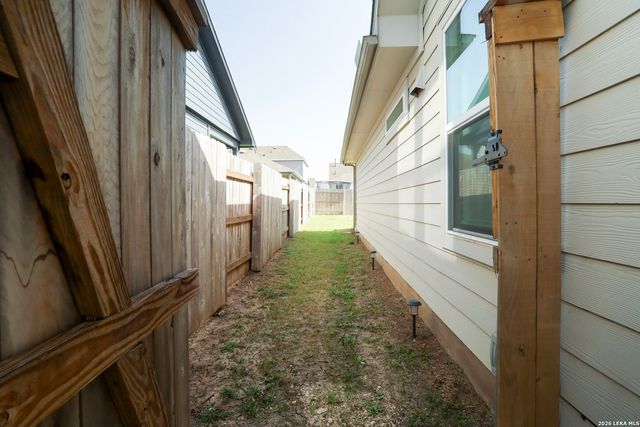 121 NETHERLAND ST, San Marcos, TX 78666
