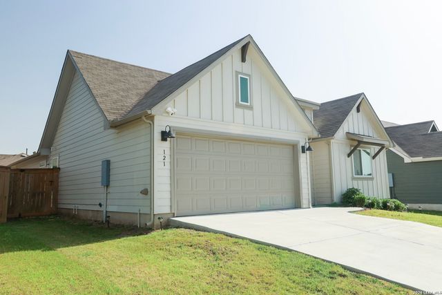 121 NETHERLAND ST, San Marcos, TX 78666