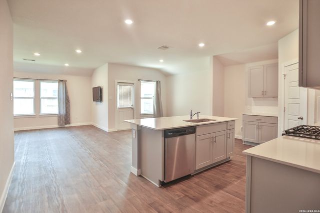 121 NETHERLAND ST, San Marcos, TX 78666