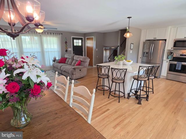 19 W SHORE DR, Camp Hill, PA 17011