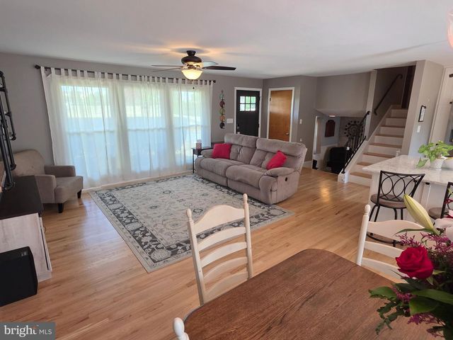 19 W SHORE DR, Camp Hill, PA 17011