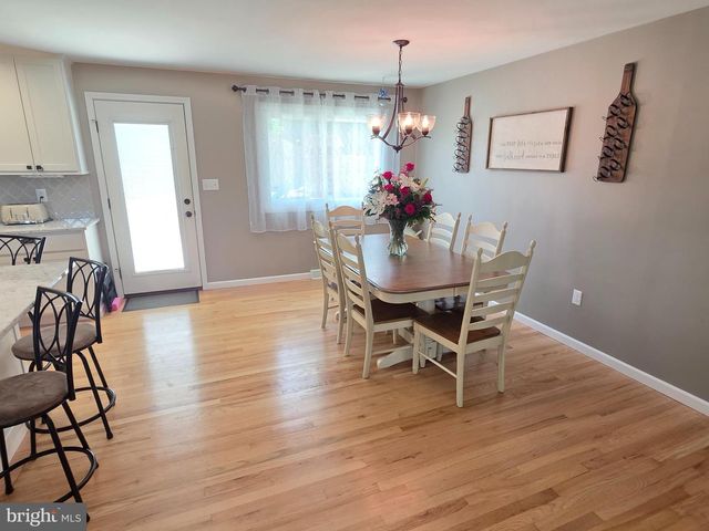 19 W SHORE DR, Camp Hill, PA 17011