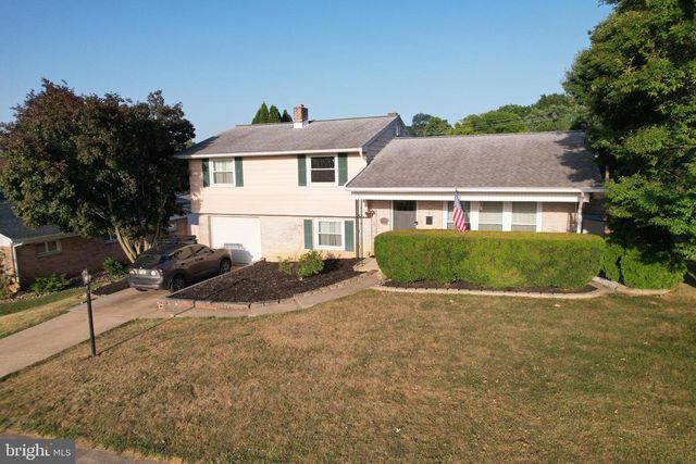 19 W SHORE DR, Camp Hill, PA 17011