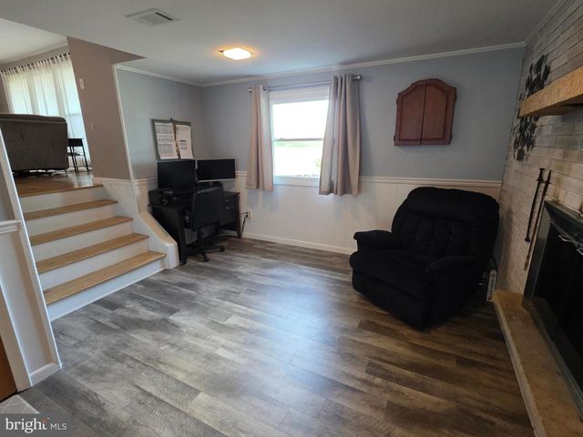 19 W SHORE DR, Camp Hill, PA 17011