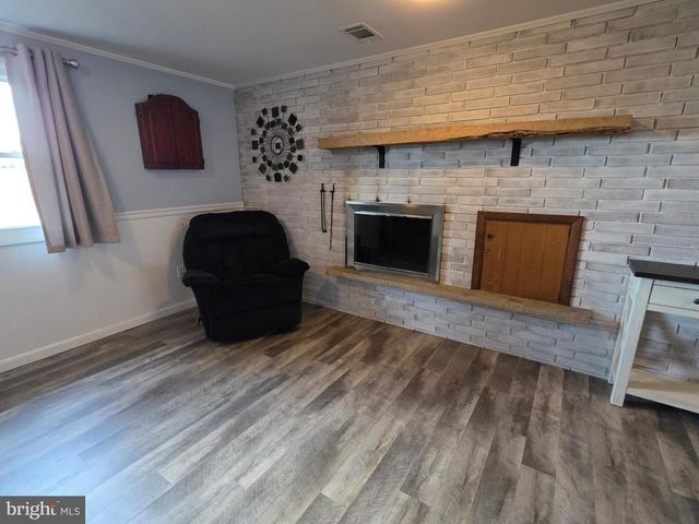 19 W SHORE DR, Camp Hill, PA 17011