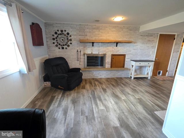 19 W SHORE DR, Camp Hill, PA 17011