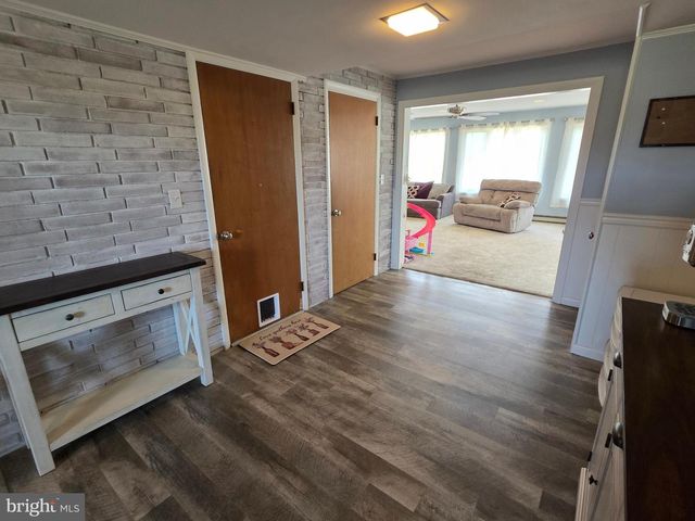 19 W SHORE DR, Camp Hill, PA 17011