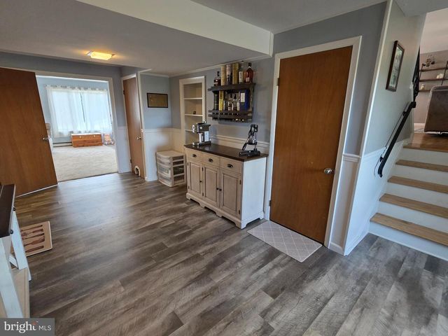 19 W SHORE DR, Camp Hill, PA 17011