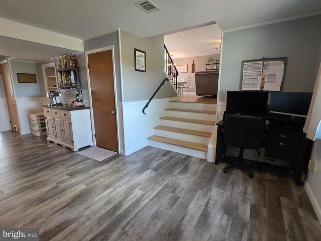 19 W SHORE DR, Camp Hill, PA 17011