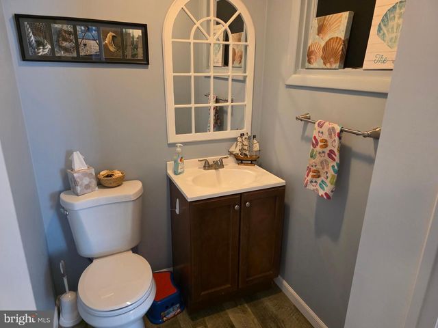19 W SHORE DR, Camp Hill, PA 17011