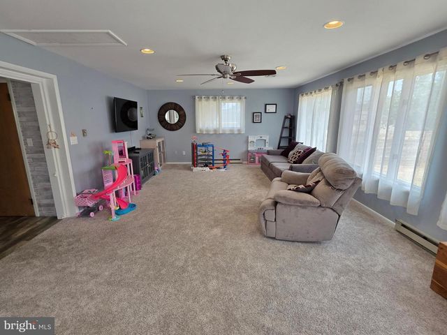 19 W SHORE DR, Camp Hill, PA 17011