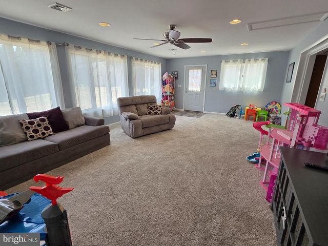 19 W SHORE DR, Camp Hill, PA 17011