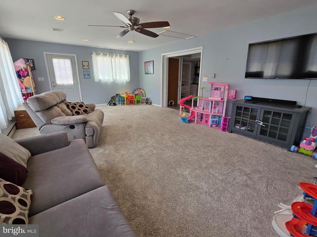 19 W SHORE DR, Camp Hill, PA 17011