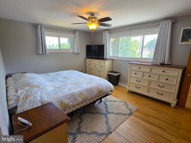 19 W SHORE DR, Camp Hill, PA 17011