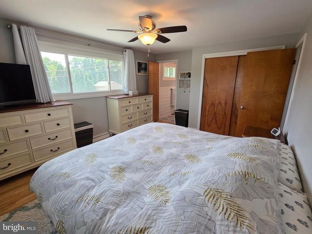 19 W SHORE DR, Camp Hill, PA 17011