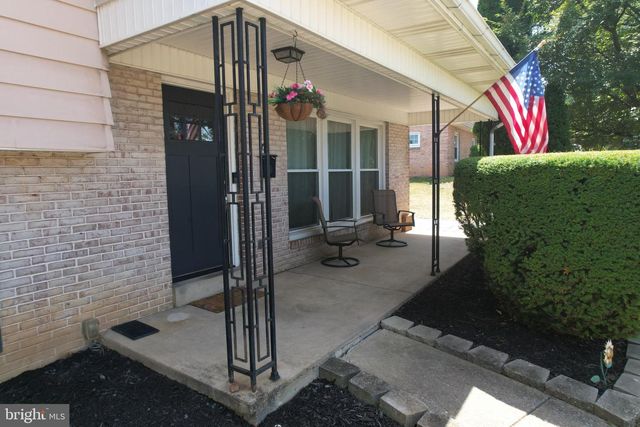 19 W SHORE DR, Camp Hill, PA 17011