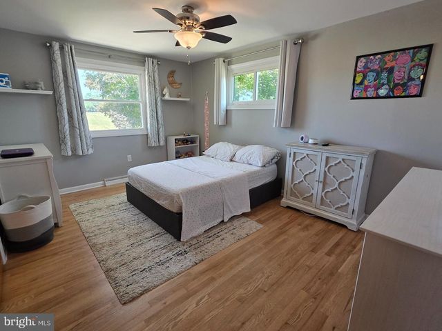 19 W SHORE DR, Camp Hill, PA 17011